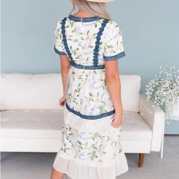 The Claudia Dress - Picture 7 of 9